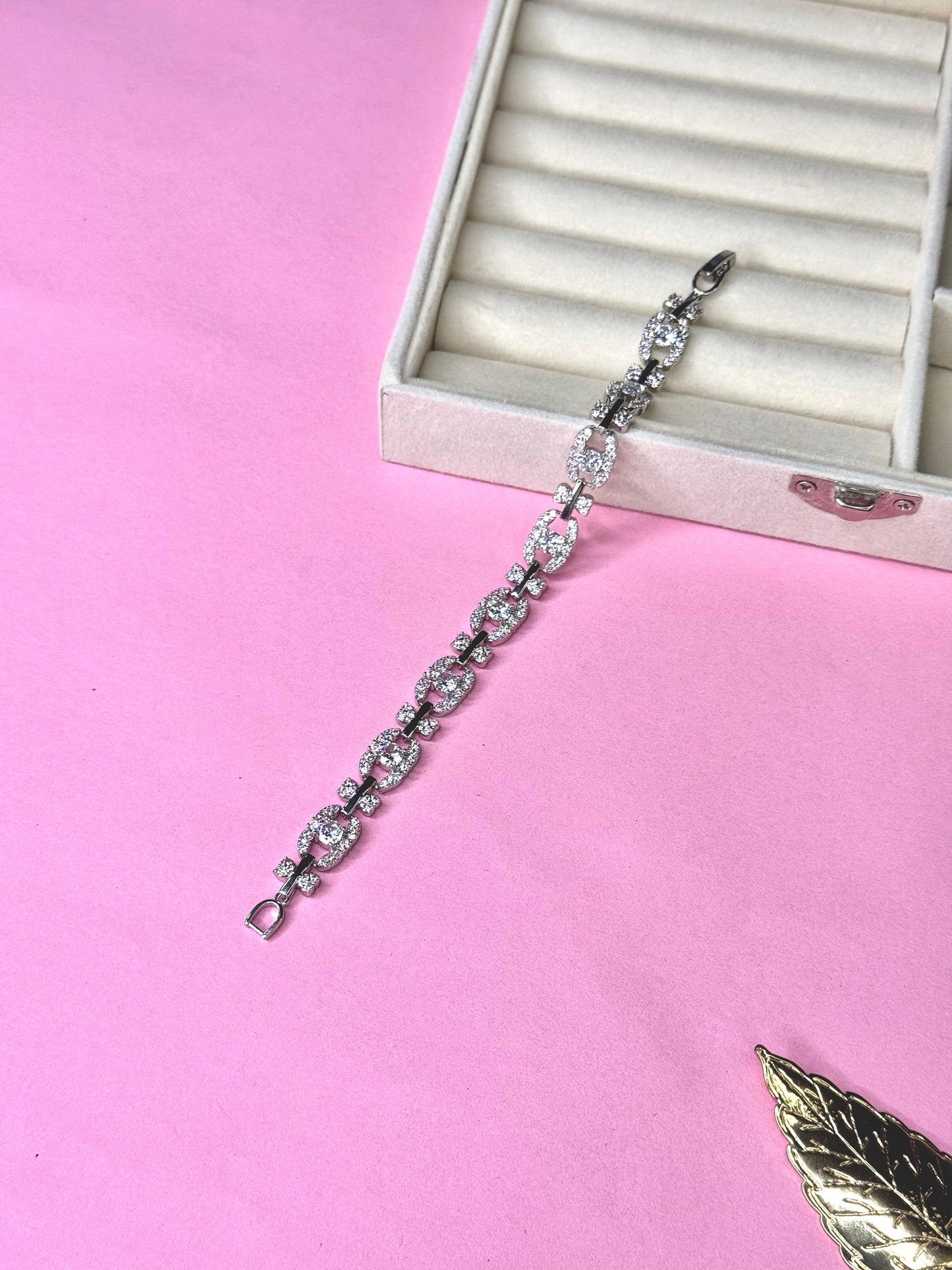 Stylish Unique Design American Zarkoon Crystal Stones Bracelet for Girls/Women