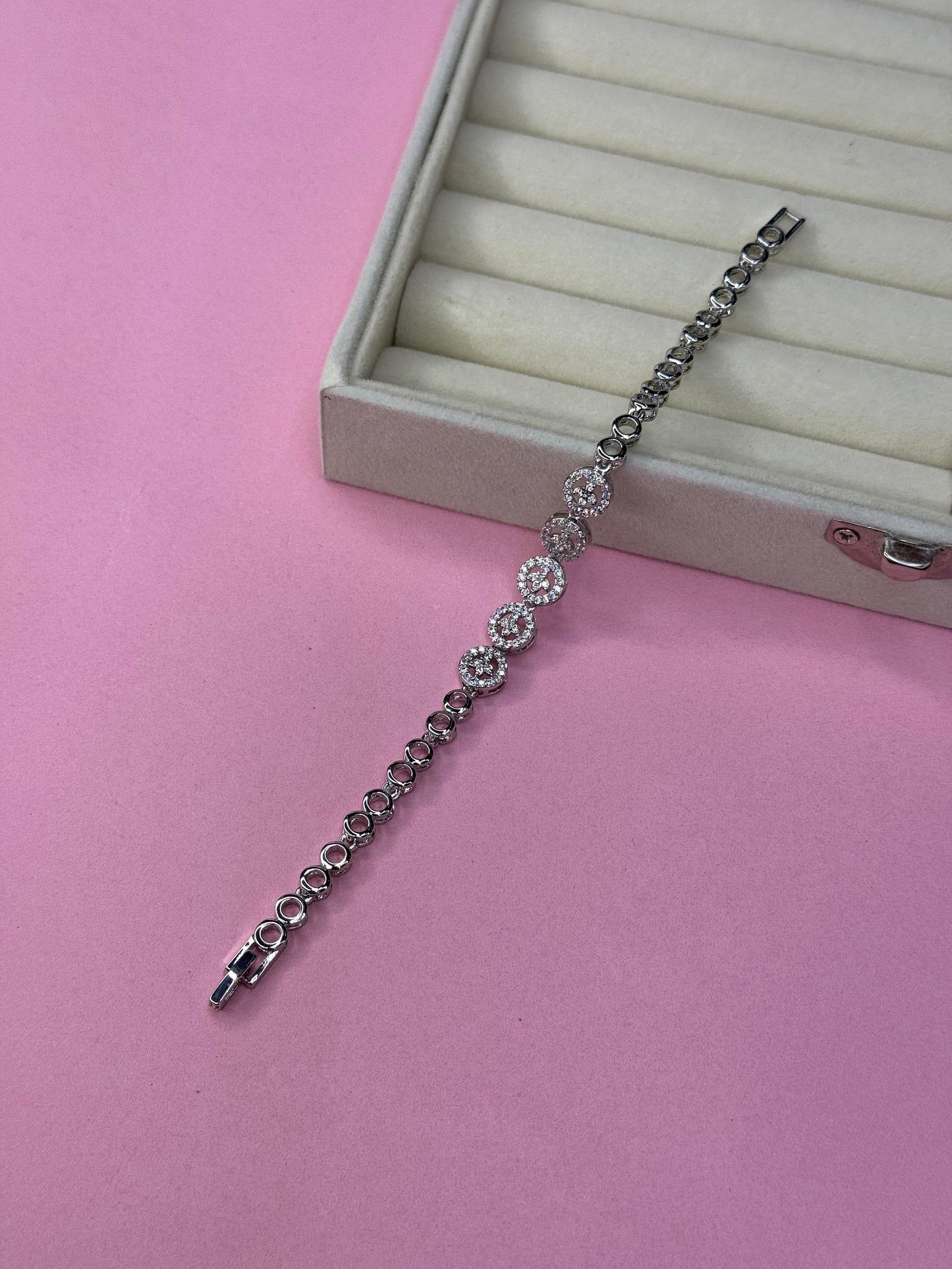 Glamorous Unique Design Crystal Stones Bracelet for Girls/Women