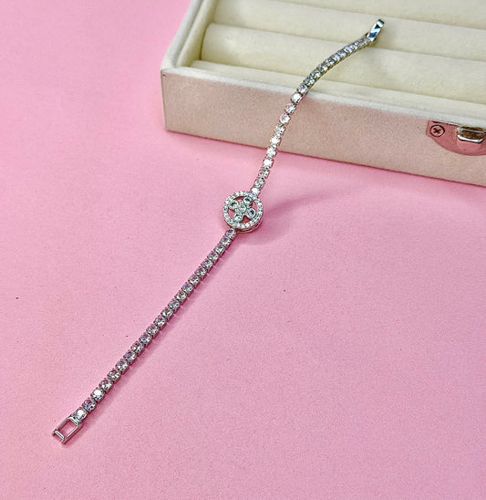 Unique Design AD Brecelet for Girls/Women